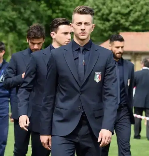 看欧洲杯的理由嘛...
