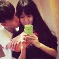 情侣带字头像一男一女你的异性缘好我的疑心病重
