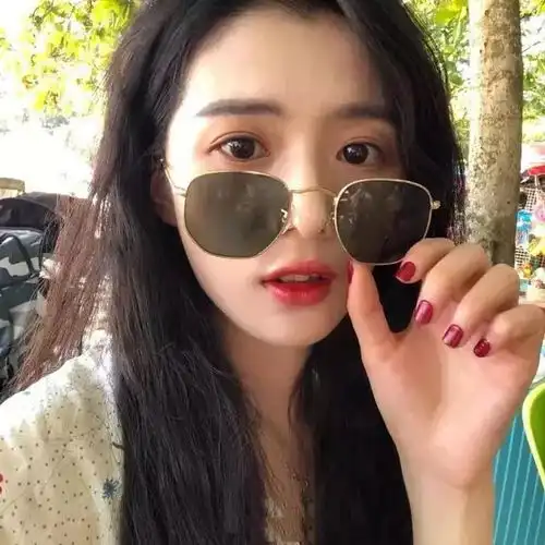 女生头像如果你要驯服一个人就要冒着掉眼泪的危险
