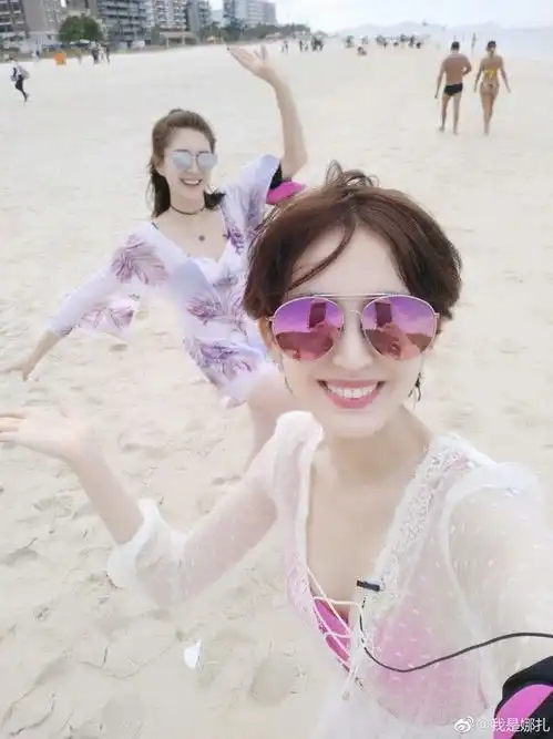 套路张翰怒怼娜扎粉丝再被传分手毕竟如今的短发娜扎真的帅过男朋友...
