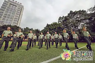 重庆大学国防生霸气毕业照走红网友点赞真正男子汉
