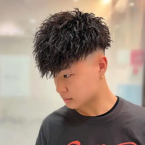 男士发型别乱剪,看看这4种,真帅气
