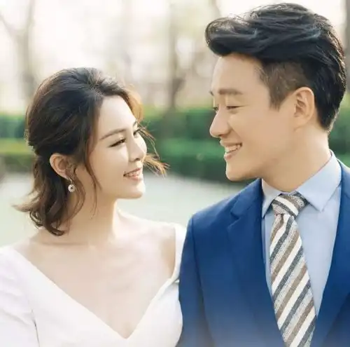 中年男演员中,佟大为成大赢家,结婚12年无绯闻,现有可爱三娃
