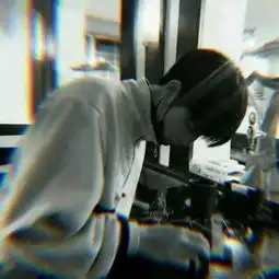 男生头像一个很丧的人,不值得被爱
