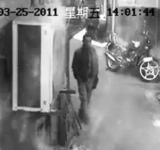 劫匪持枪抢珠宝店百万黄金警方悬赏5万征线索
