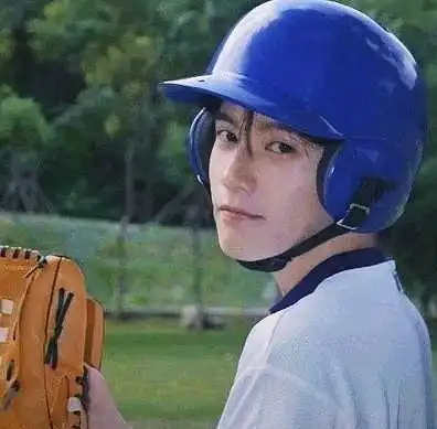 男生头像希望我们都能像对方一样勇敢
