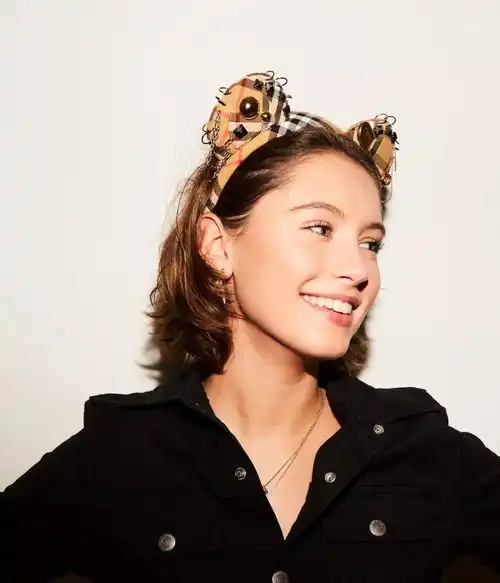 世界上最性感男人的女儿美爆17岁的小姐姐,大概是被上帝亲吻过的脸蛋,又一人生赢家
