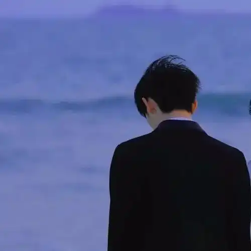 男生暗恋一个女生的表现
