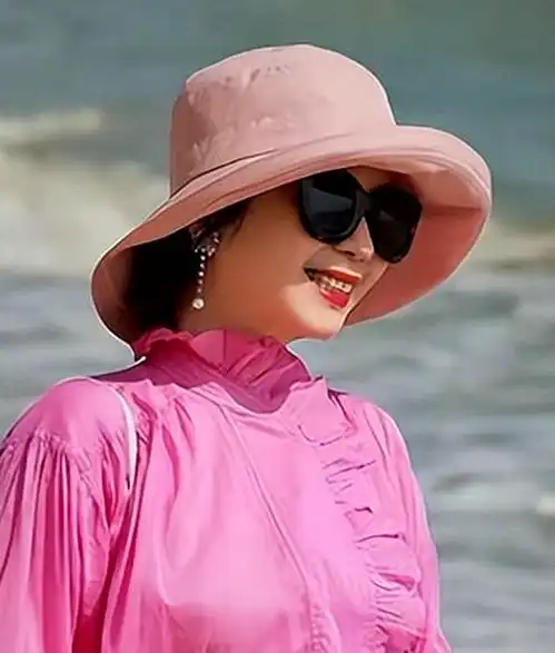 中老年女人我劝你夏季尽量不要戴这4款帽子,显脸大还不洋气
