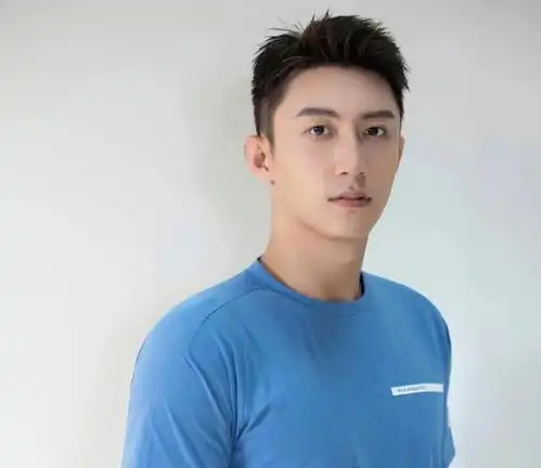 这3款男生短发随意打理都很帅,很适合年轻的小哥哥在夏季去剪
