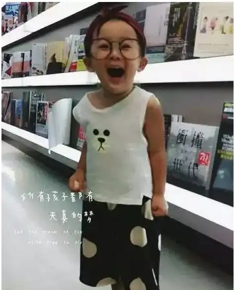 哈哈哈哈去年爆红的无脸男小萝莉,今年又上了热搜