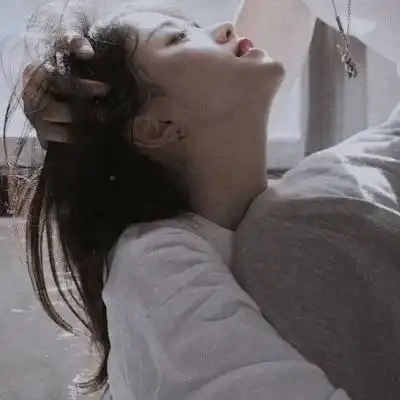 临睡前,男生突然发来这3条消息,说明他已得了相思病
