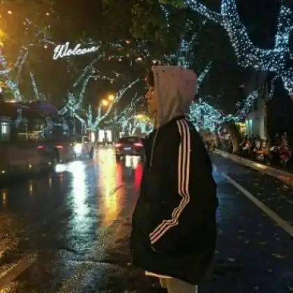 个性落寞的男生头像,所谓寂寞只是有点伤心吧了
