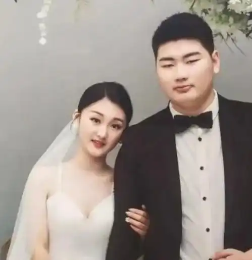 被大衣哥儿媳美到婚后走红成女模特,太像赵丽颖刚出道时期

