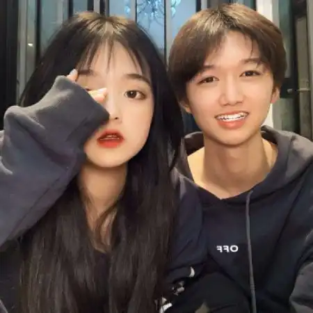 可爱清新真人情头一男一女同一对的
