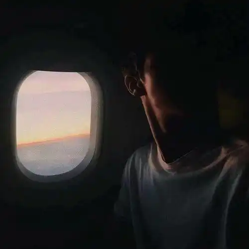 请问你有没有丧的男头要真人的,不要动漫
