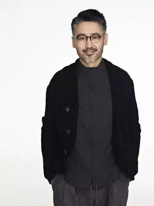 20岁摇滚少年,30岁无业中年,输了前半生又如何,他后半生依然潇洒澎湃
