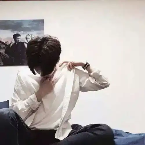 男生头像我在这里,却没等到你
