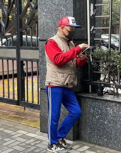 上了年纪的男人,哪怕很会打扮,也别穿这3种颜色,显老又掉价
