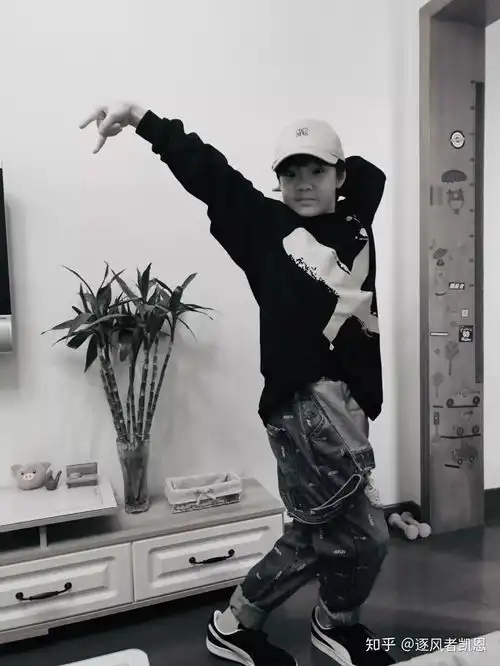 专访年仅12岁,3次赴法参加世界大赛为国争光的街舞少年喻文乐
