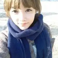 qq简单女生头像我们之间只剩下沉默
