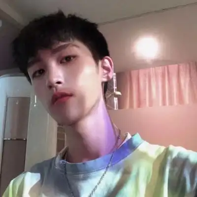 qq超酷头像男生霸气偷瞄你时眼神都是霸气的
