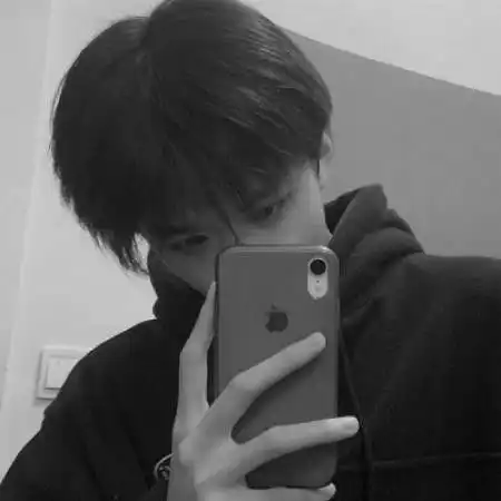 孤独伤感黑白男生头像,男人无需仰仗谁的光芒
