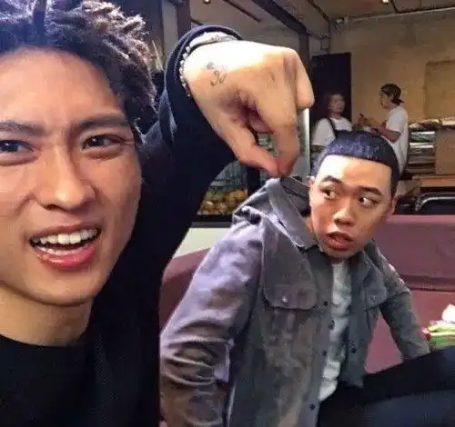 1米7男生怎么穿看完这些个子不高rapper穿搭后我可以了
