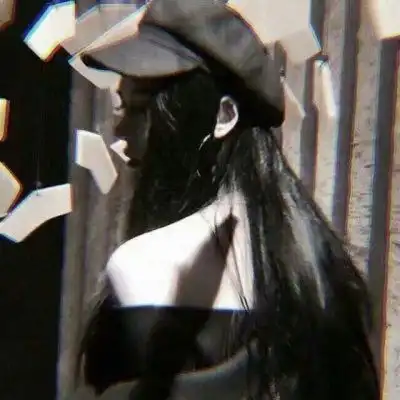 侧脸黑白女头像高冷网图女生孤独伤感头像
