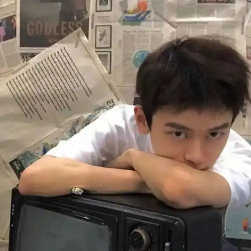 男头话不多说,来看帅哥
