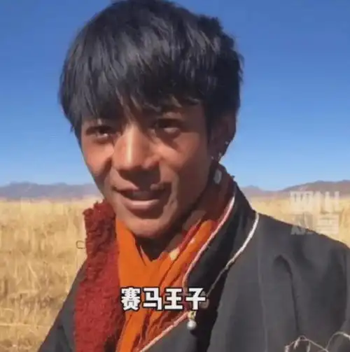 有种基因叫丁真家族遗传,舅舅神似郑伊健,弟弟长着超模脸
