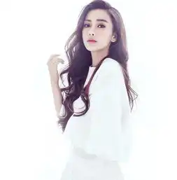 沈梦辰撞脸angelababy拍照和穿搭都类似
