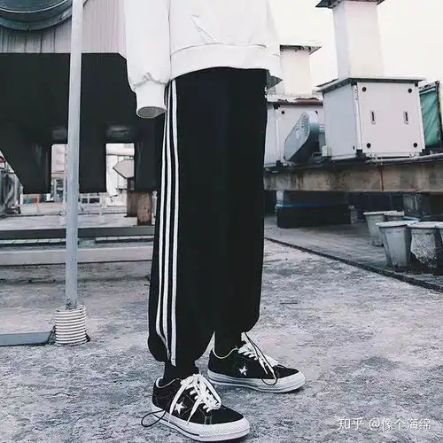 有何适合大学男生的服装品牌
