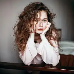 90后俄罗斯摄影师maratsafin色彩饱满的情绪人像
