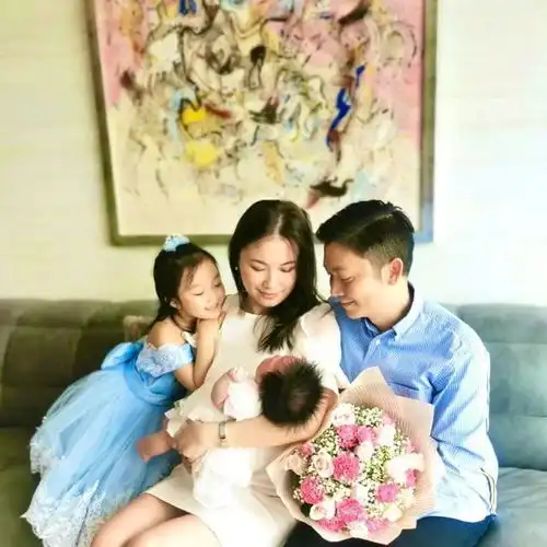 最强人脉王香港著名玄学家为小17岁老婆庆生,来了半个娱乐圈
