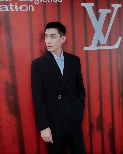 吴亦凡惊现秀场,lv2021春夏男装大秀,这个童趣少年你见过吗
