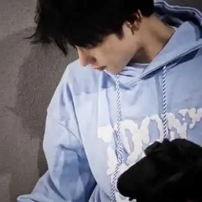 最新版男生头像很成熟的又很个性是我的爱太小声还是你假装听不见
