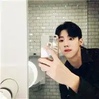 2019抖音风格最火的男生头像
