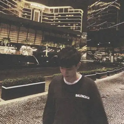 冉冉拿图点赞,喜欢关注好看的男头男生头像我要个性网
