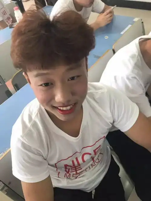 咆哮人物四个月甩脂逆袭八块腹肌,爱上健身变身逗比型男
