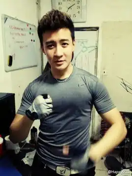 刘星的死党键盘变男神长大后逆袭秒杀男主角
