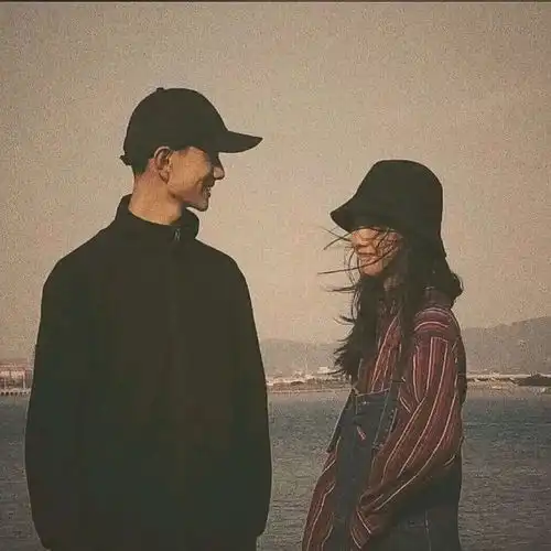 真人情头我的房间能看到月亮和塔桥,你要不要来
