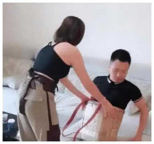 让无数人感动的连体夫妻,走红后却分开,真情抵不过现实

