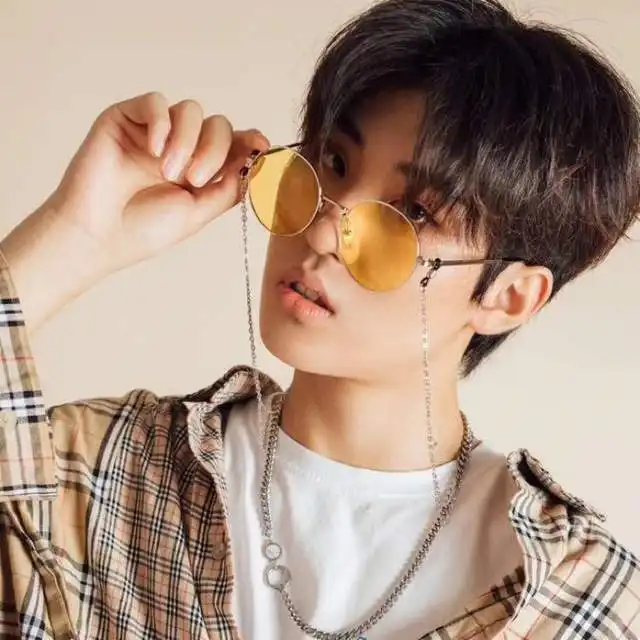 网曝黄子韬新签约男艺人黑料未成年聚会喝酒,还将参加选秀节目
