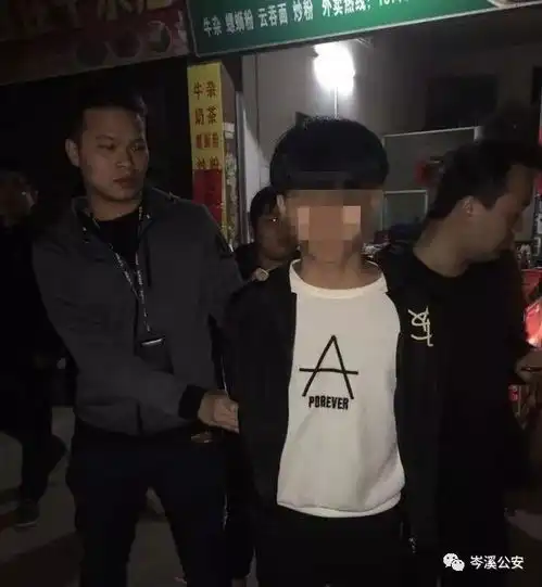 凌晨,梧州两名男子持刀抢劫结果...
