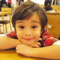 求这个小女孩头像的情侣头像,小男孩头像..谢谢了啊
