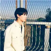 侧面帅哥男生头像,走马观花的男人
