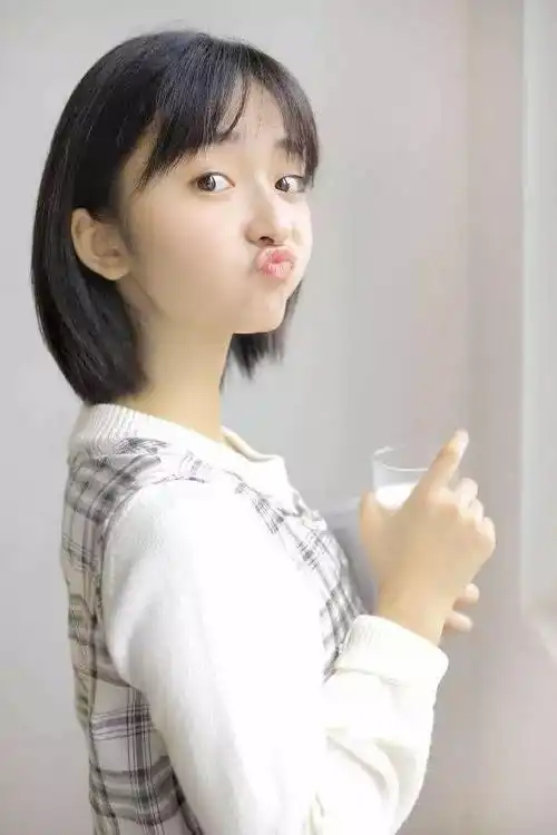 一段同学会感言让沈月被嘲了好几天,是被尬嘲还是真的情商感人
