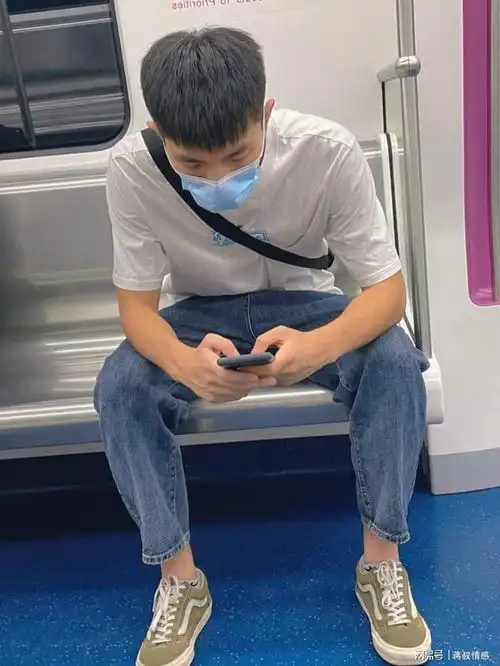 18岁男孩和40多岁女网友,是什么体验男孩妈妈级的爱,很幸福
