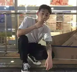 白搭t恤,男士休闲白t,让妹子看了都会喜欢上你的绝世搭配单品
